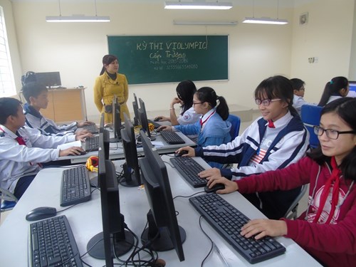 Đội tuyển giải toán qua mạng trường THCS Đô thị Việt Hưng chinh phục đỉnh cao trong cuộc thi
giải toán qua mạng cấp Quận
